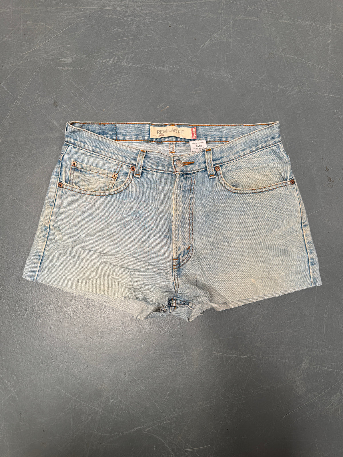 Vintage Levis Cut Off Denim Shorts - 90s Made - W 32 - SH993