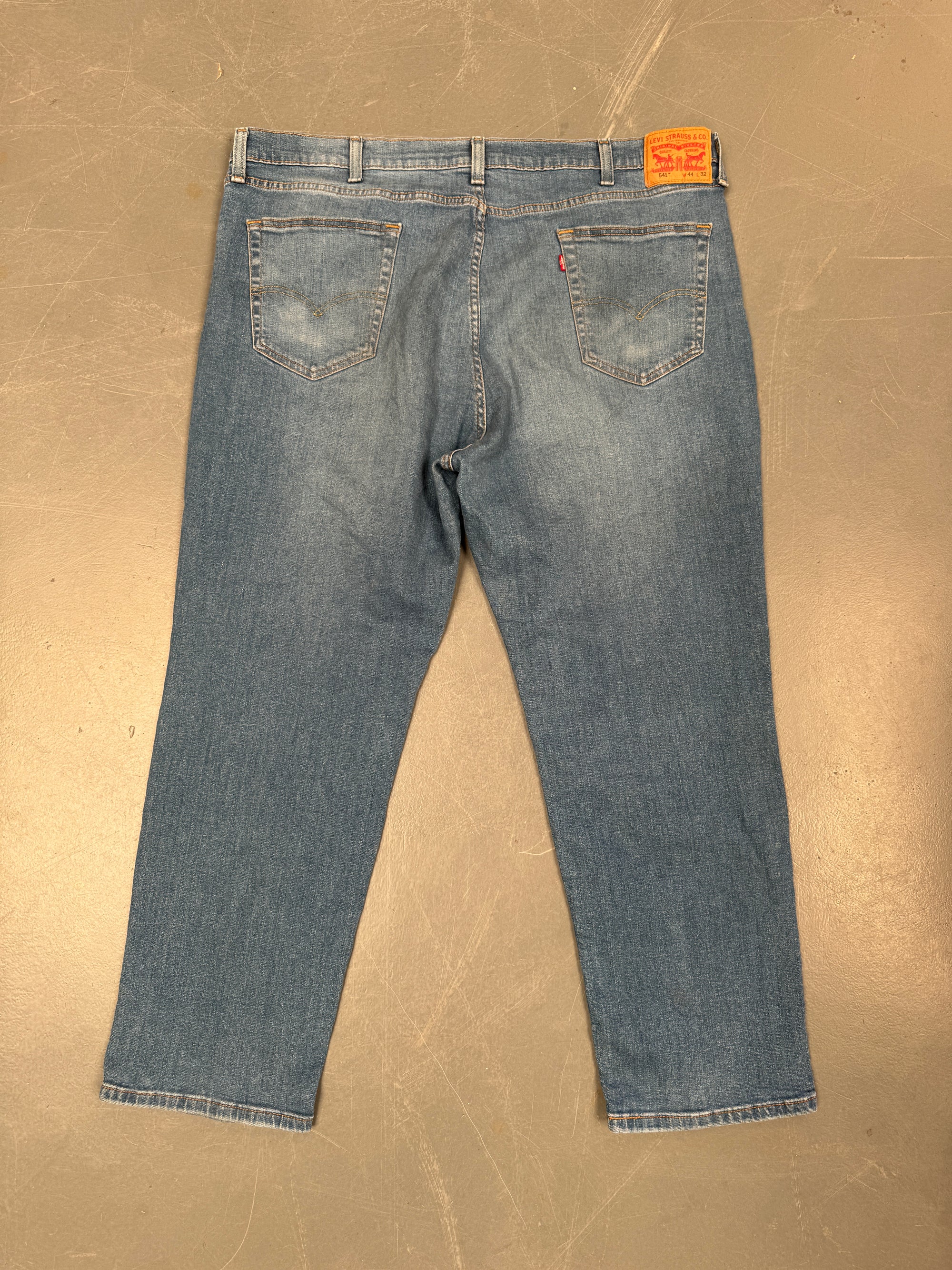 Mens Levis 541 Athletic Fit Vintage Jean - W 44 L 30 - SS182